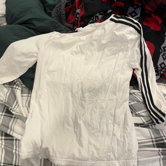 Size medium adidas long sleeve - Picture 3 of 3